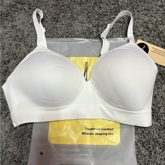 Truekind Other - Shapermint Truekind 🤍 Supportive Comfort Wireless Shaping Bra White NWT 🤍 Size M